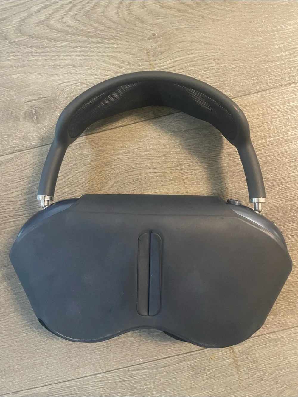 Apple Over-Ear Headphones in Black